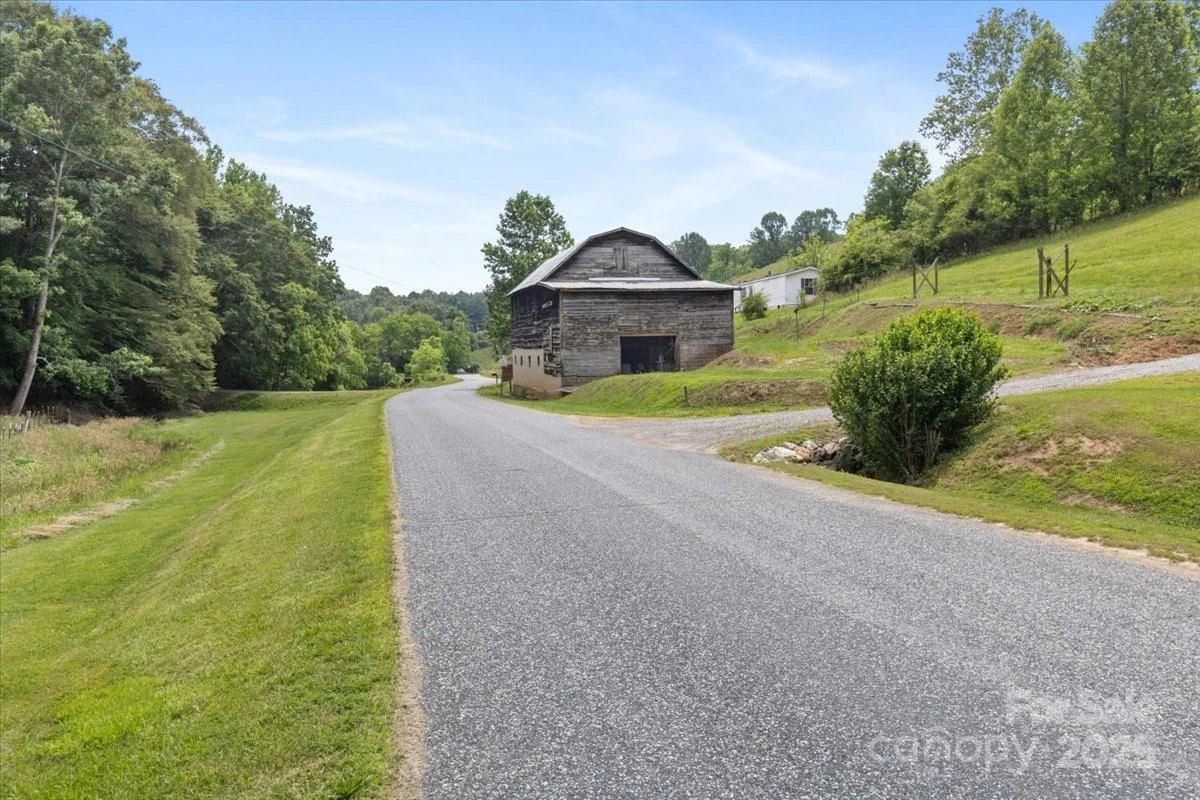 461 Tweed Road - Photo 8