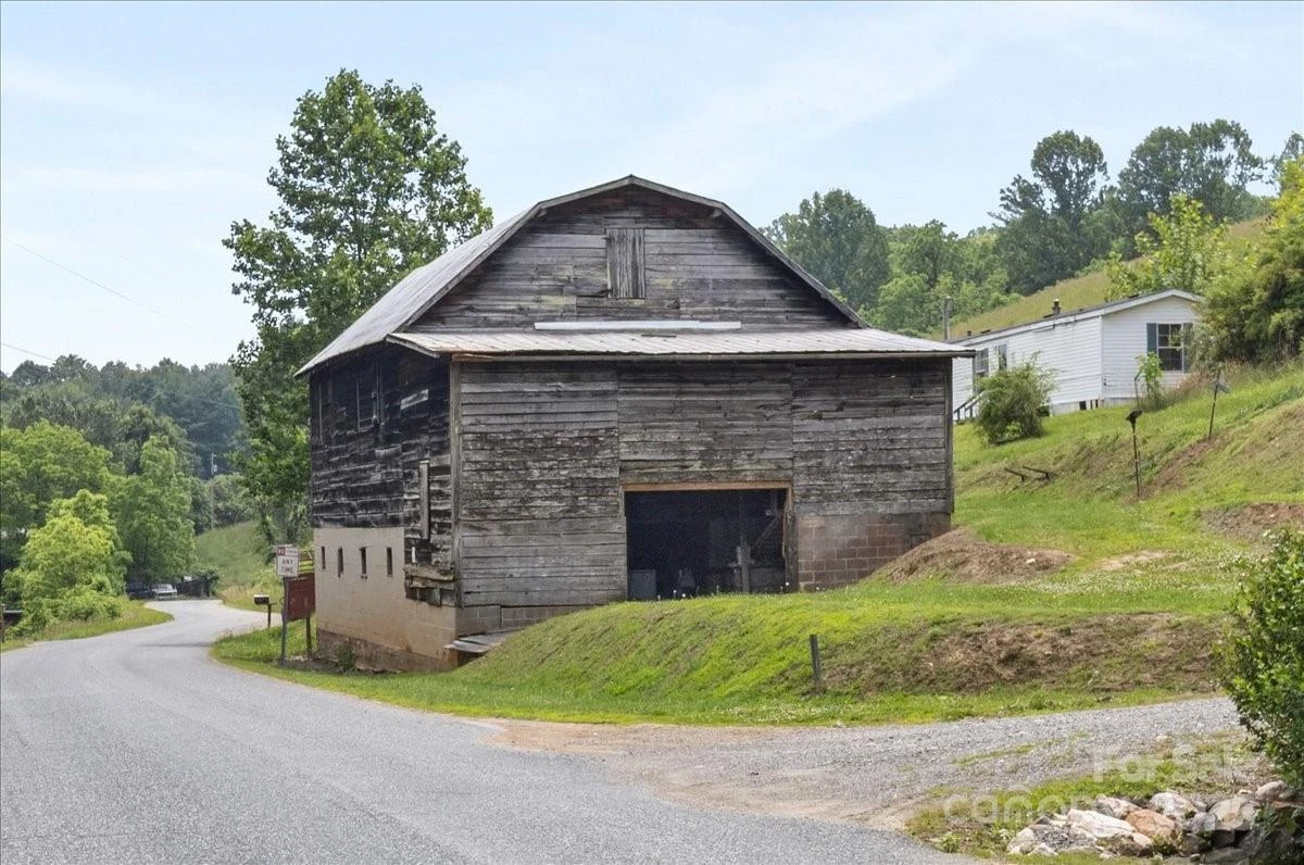 461 Tweed Road - Photo 9