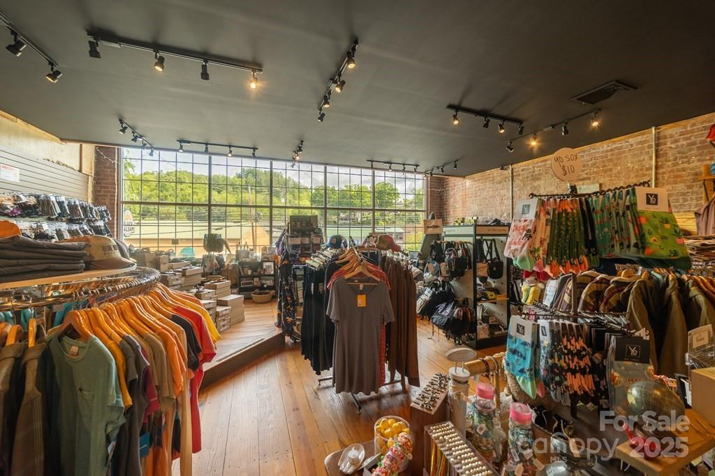 562 Main Street - Photo 4