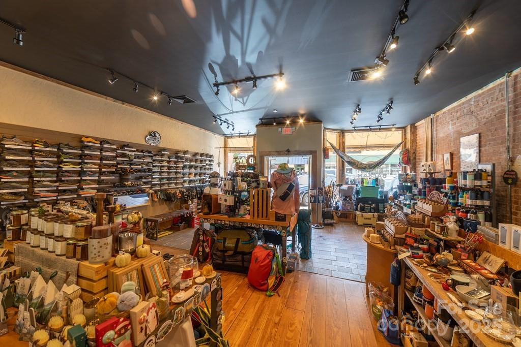 562 Main Street - Photo 5