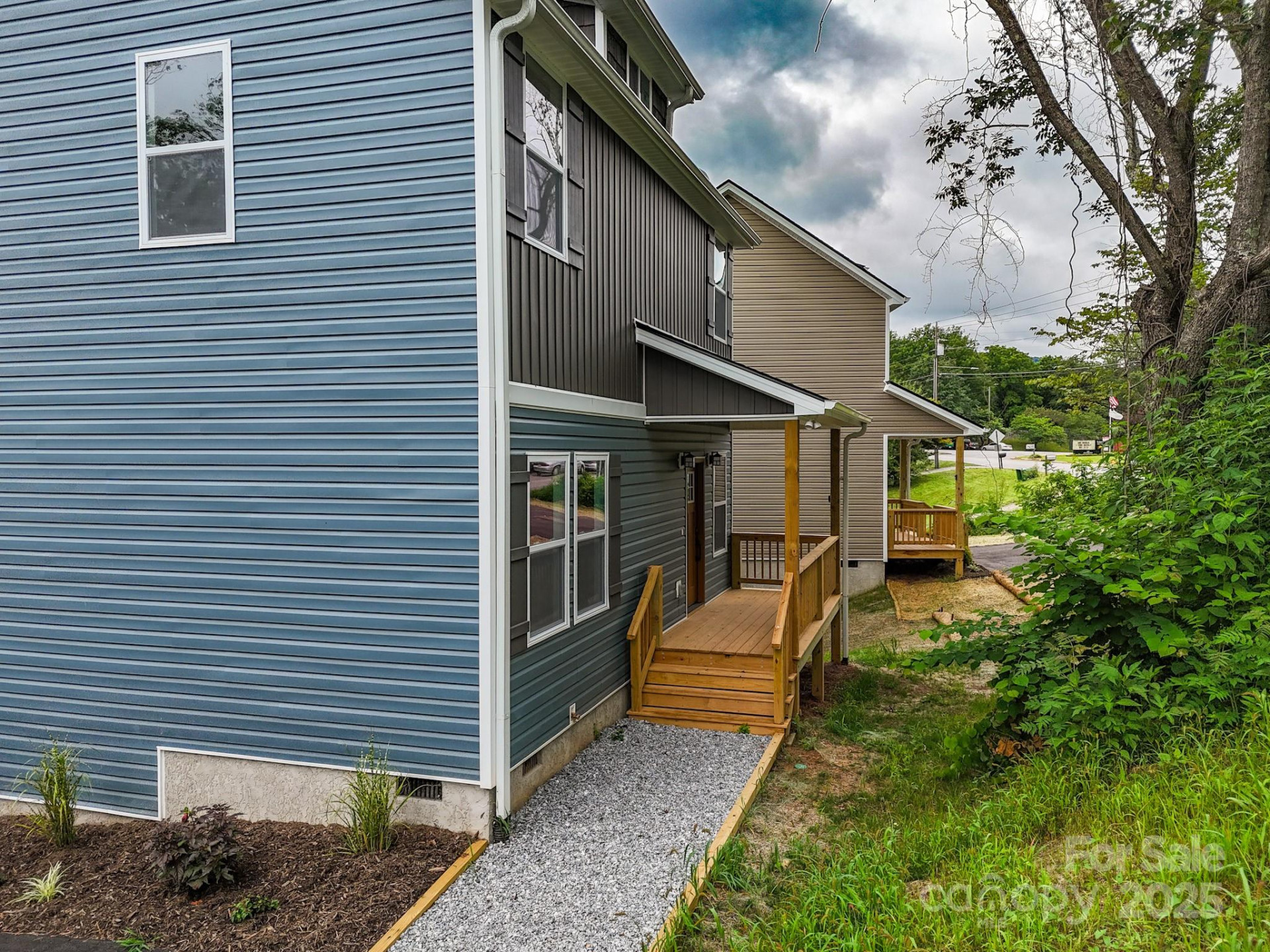 396 Deaverview Road - Photo 3