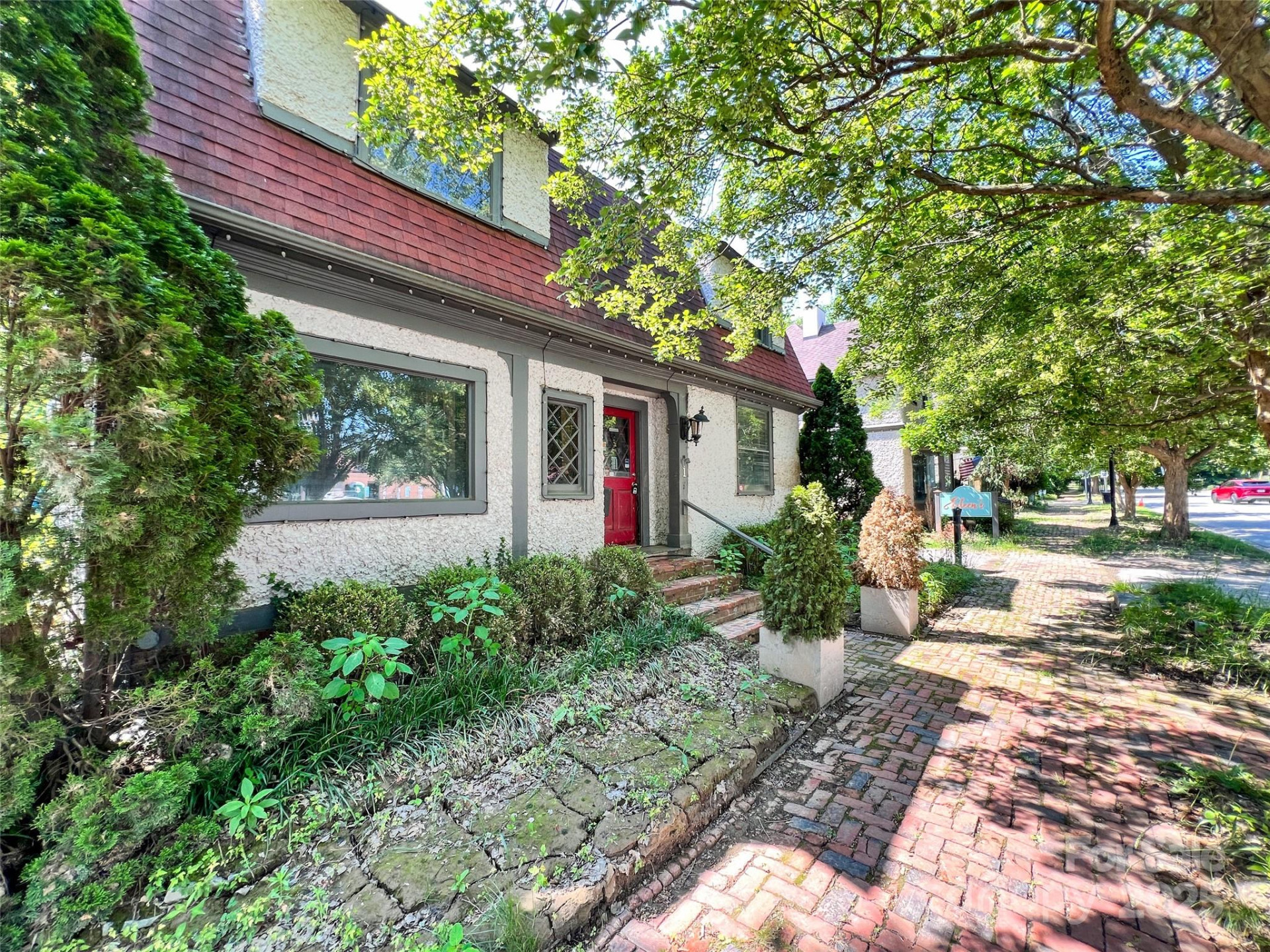 1 Swan Street - Photo 2