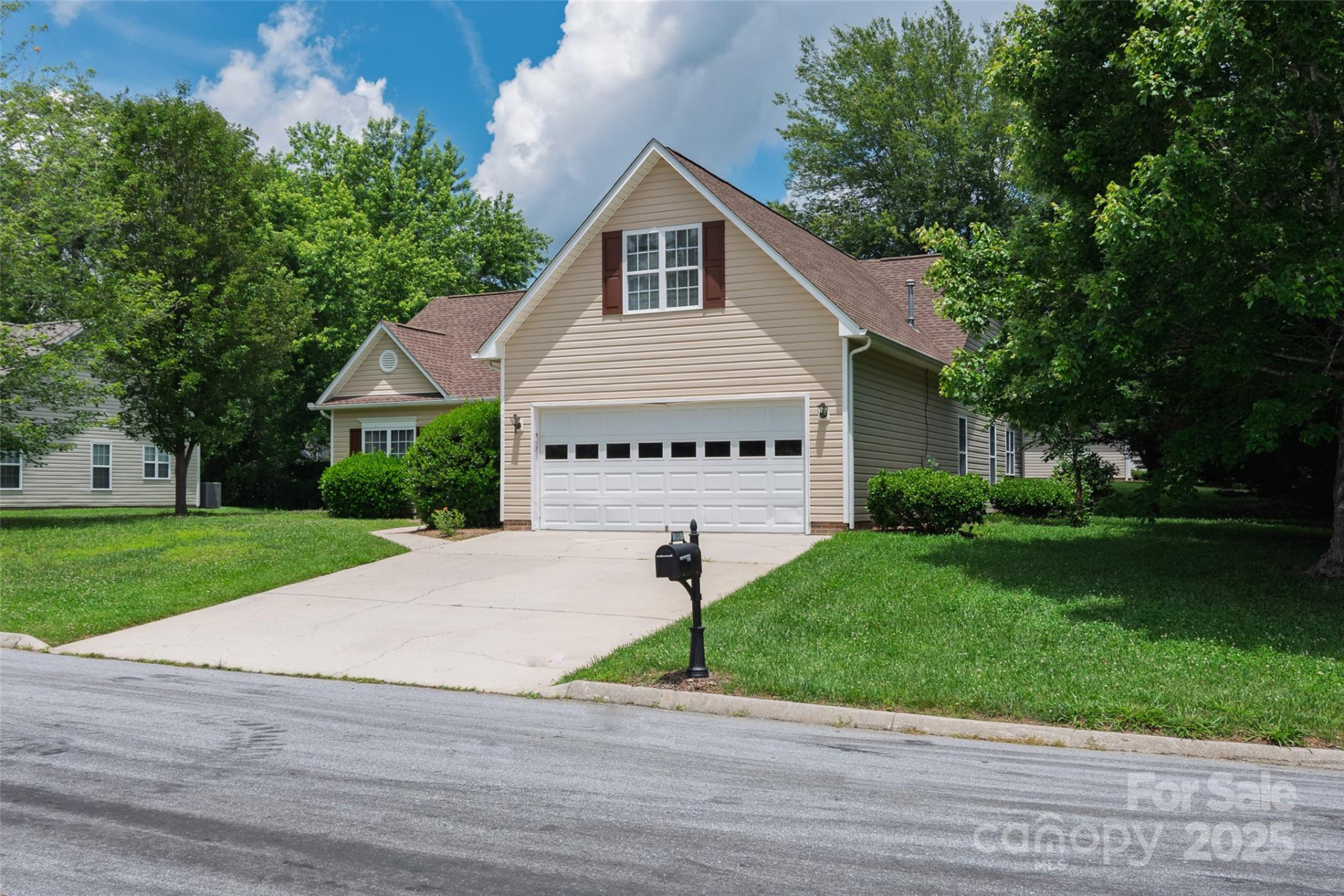 395 Running Briar Road - Photo 2