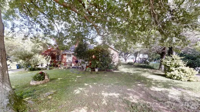 21 Maple Avenue