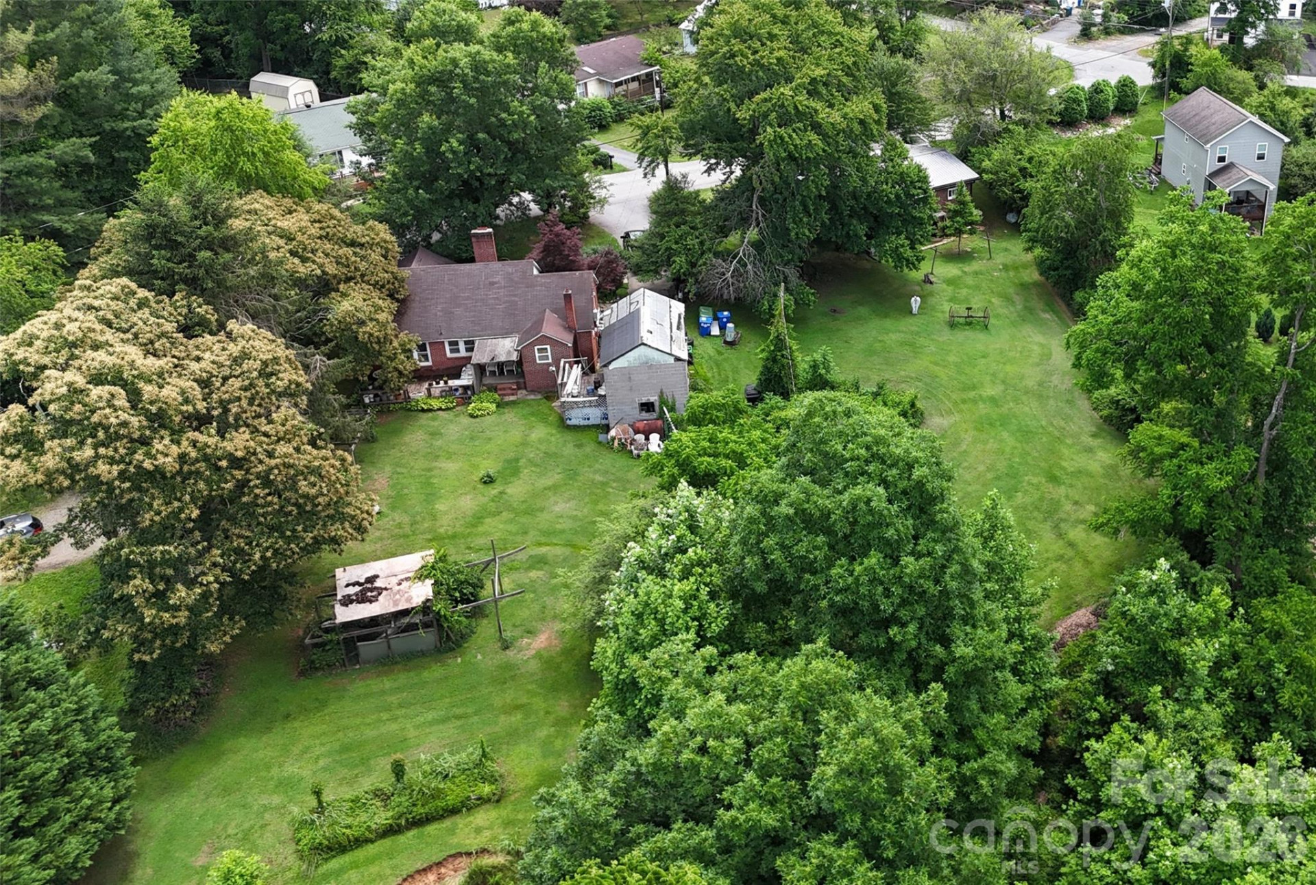 21 Maple Avenue - Photo 2