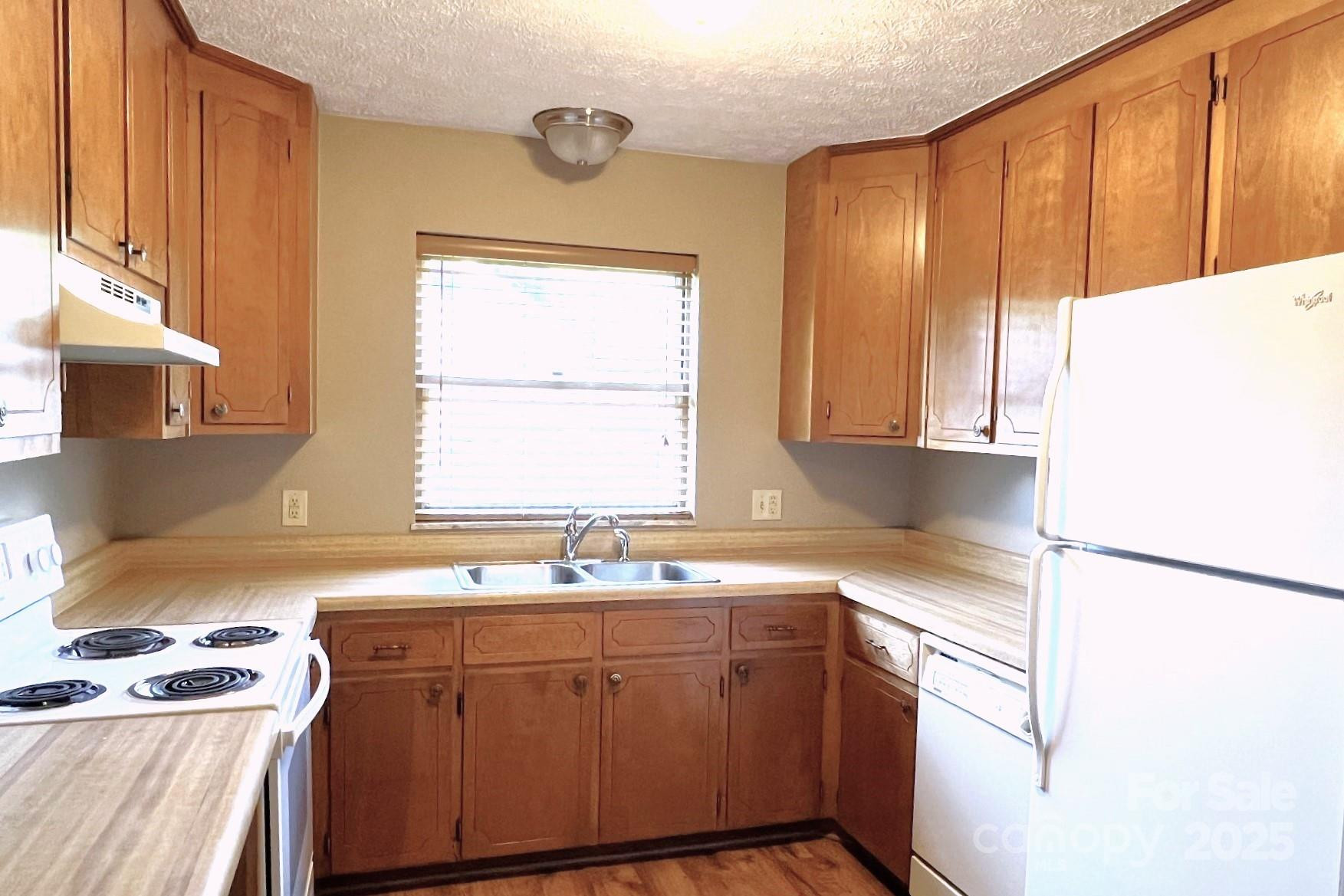 35 Capri Lane #11-C - Photo 5