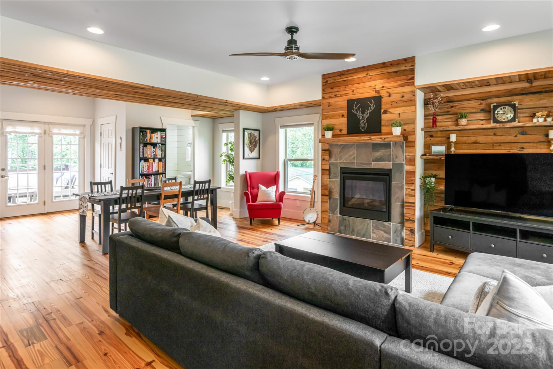 102 Skyland Circle - Photo 2