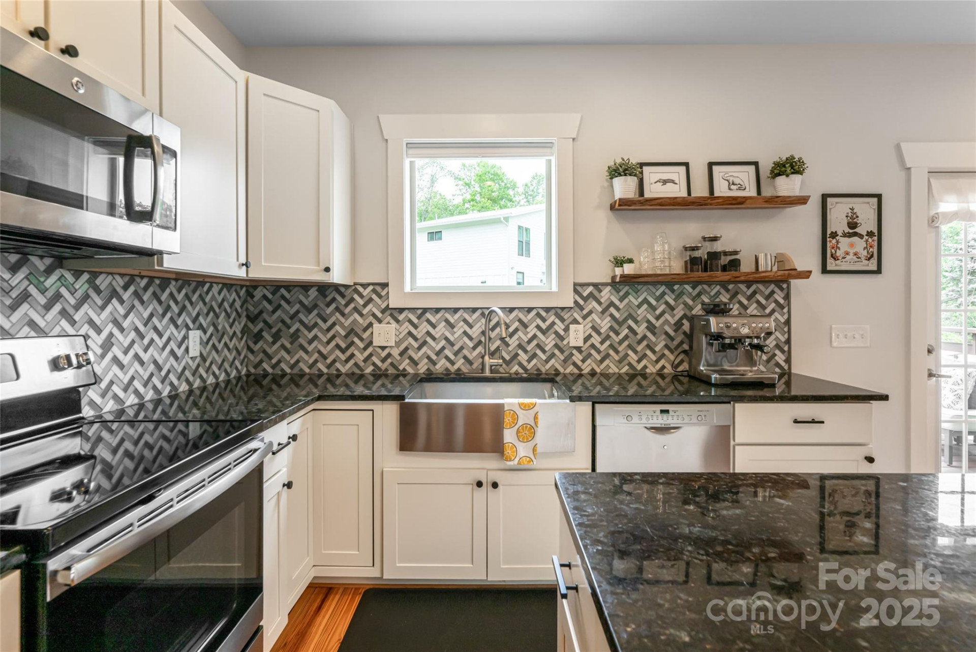 102 Skyland Circle - Photo 3