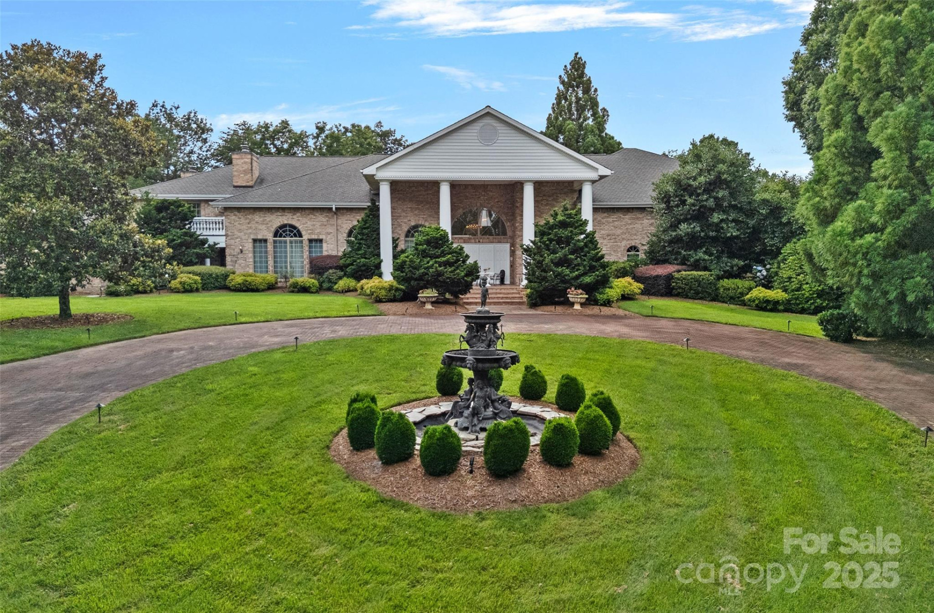 282 Hamilton Drive - Photo 2