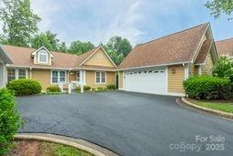 1303 Hyde Park Drive - Photo 2