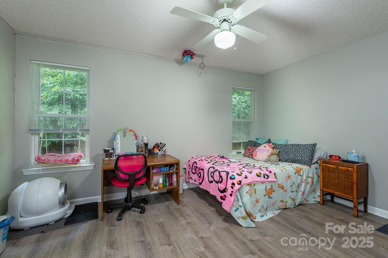 1303 Hyde Park Drive - Photo 11