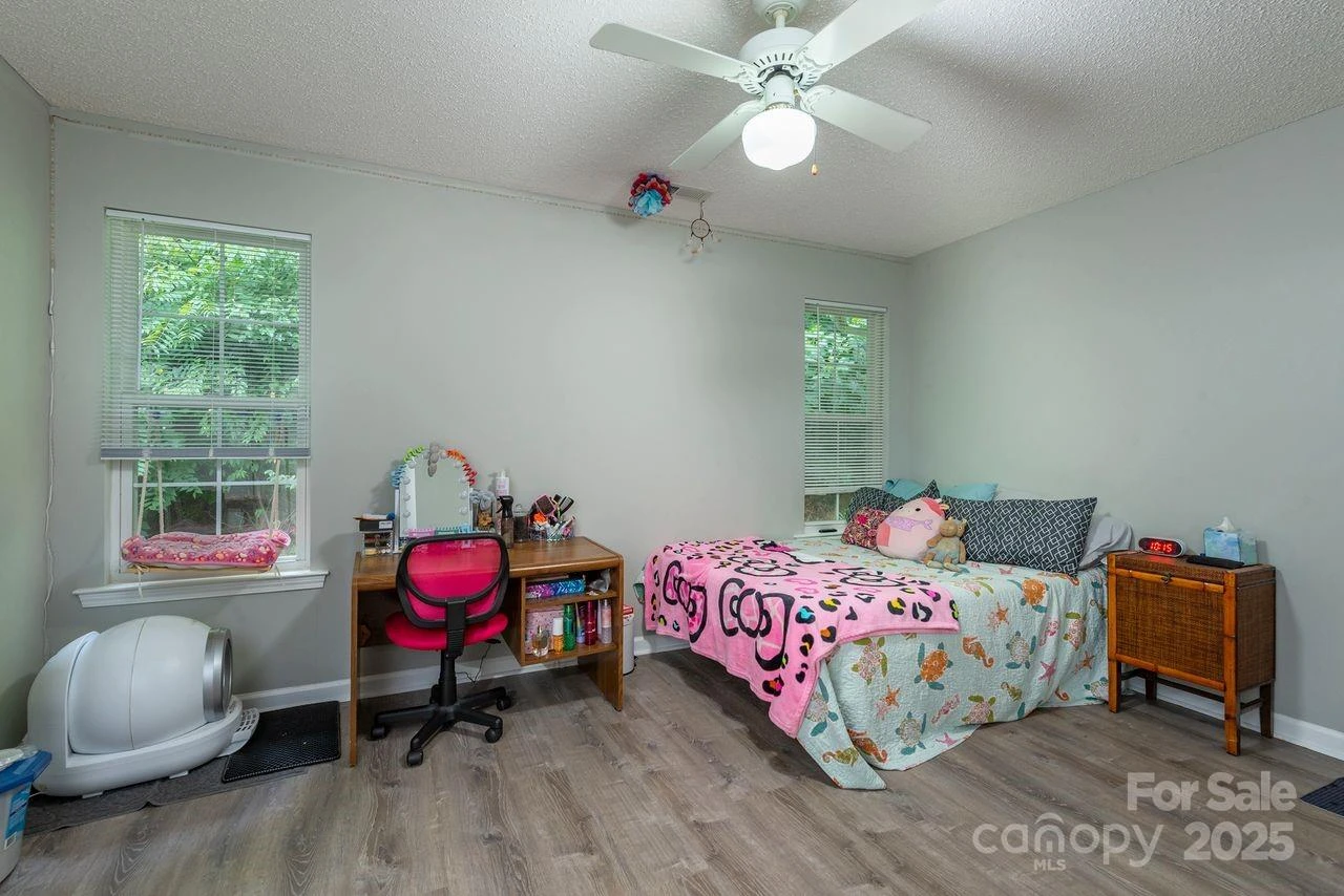 1303 Hyde Park Drive - Photo 11