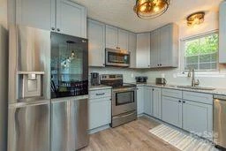 1303 Hyde Park Drive - Photo 5