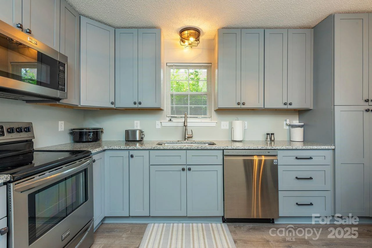 1303 Hyde Park Drive - Photo 6