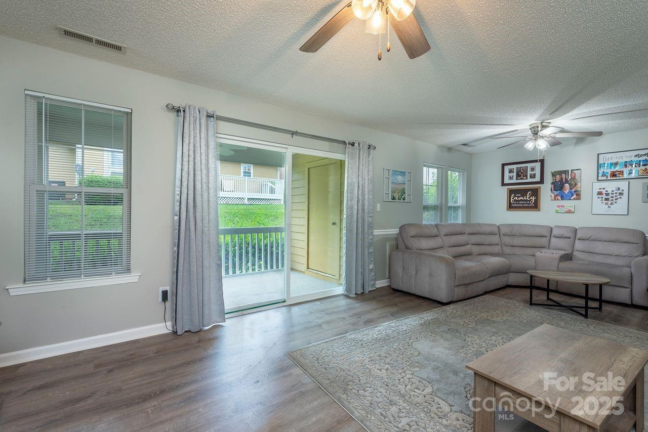 1303 Hyde Park Drive - Photo 8