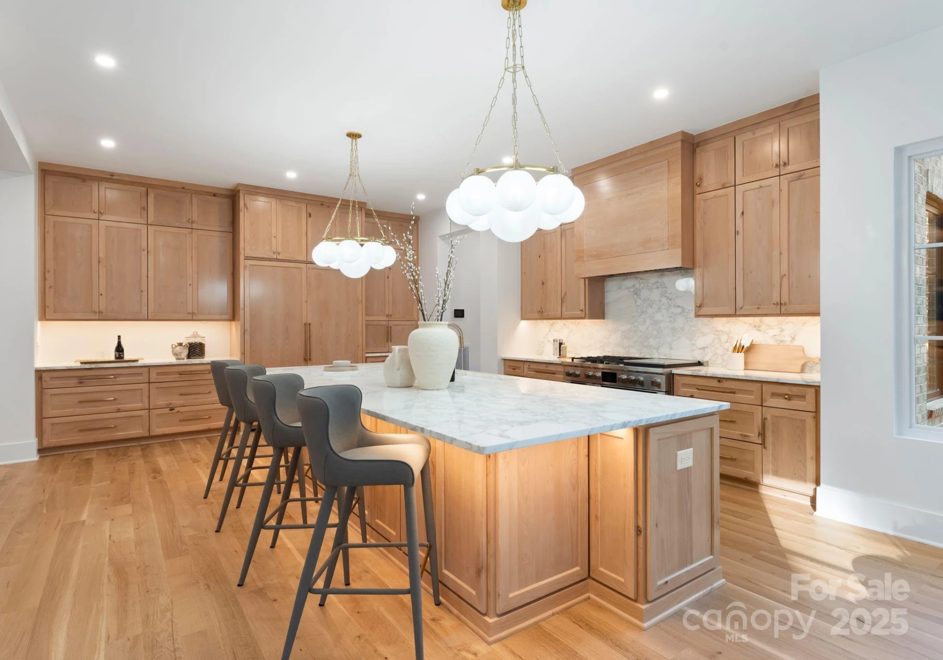 2572 Norton Avenue - Photo 12