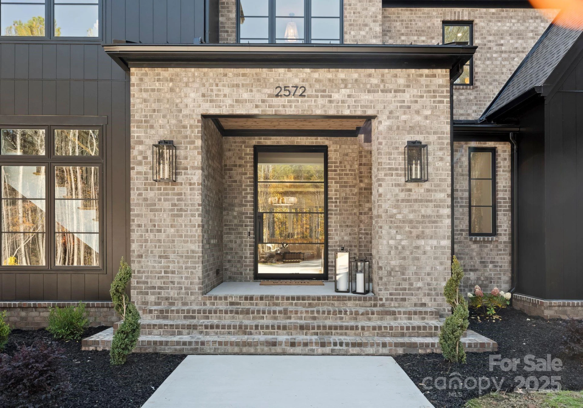 2572 Norton Avenue - Photo 3
