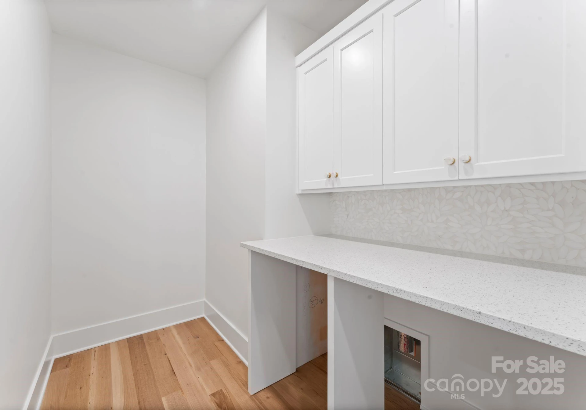2572 Norton Avenue - Photo 36