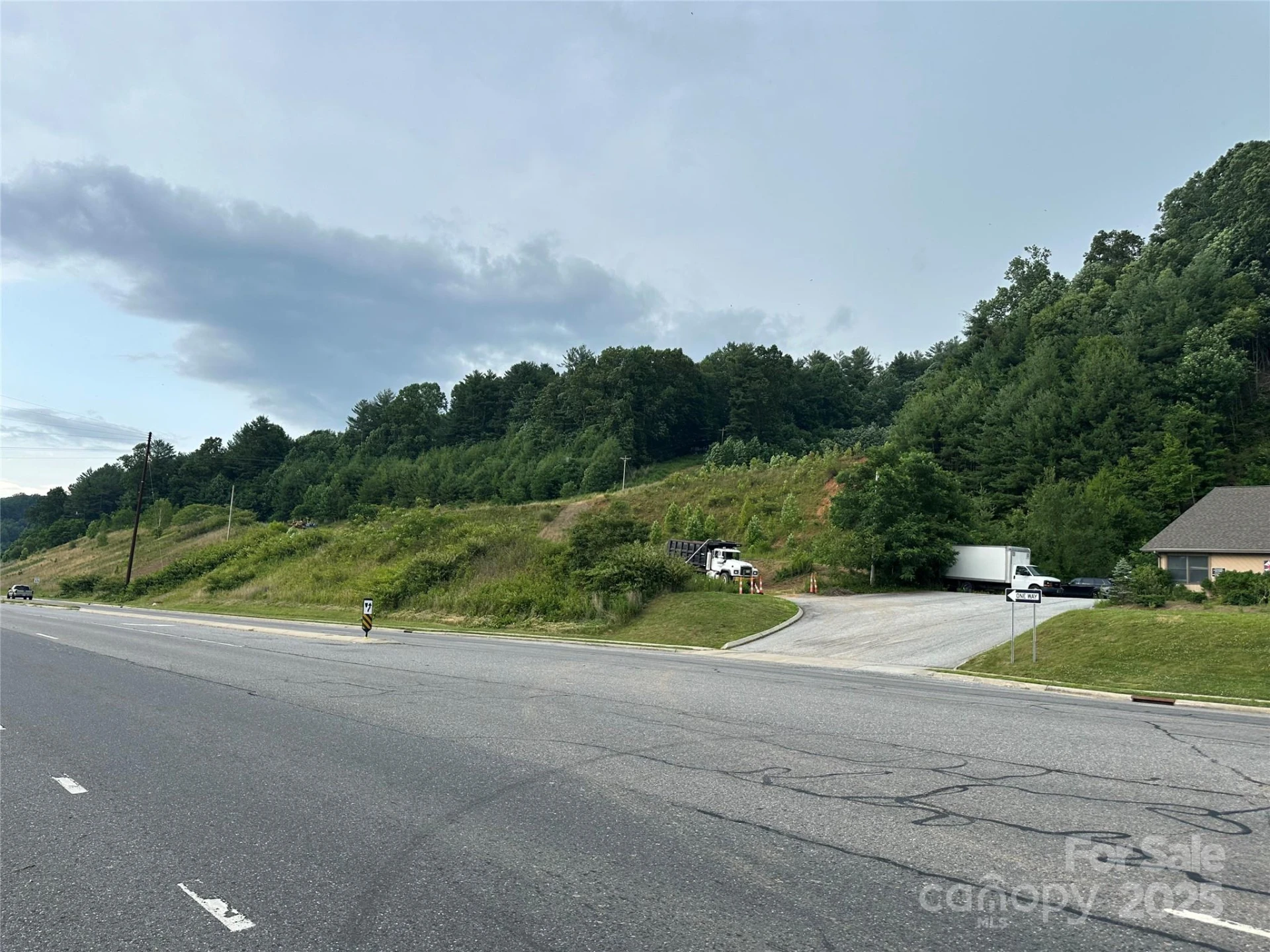 32 Hwy 19E Highway