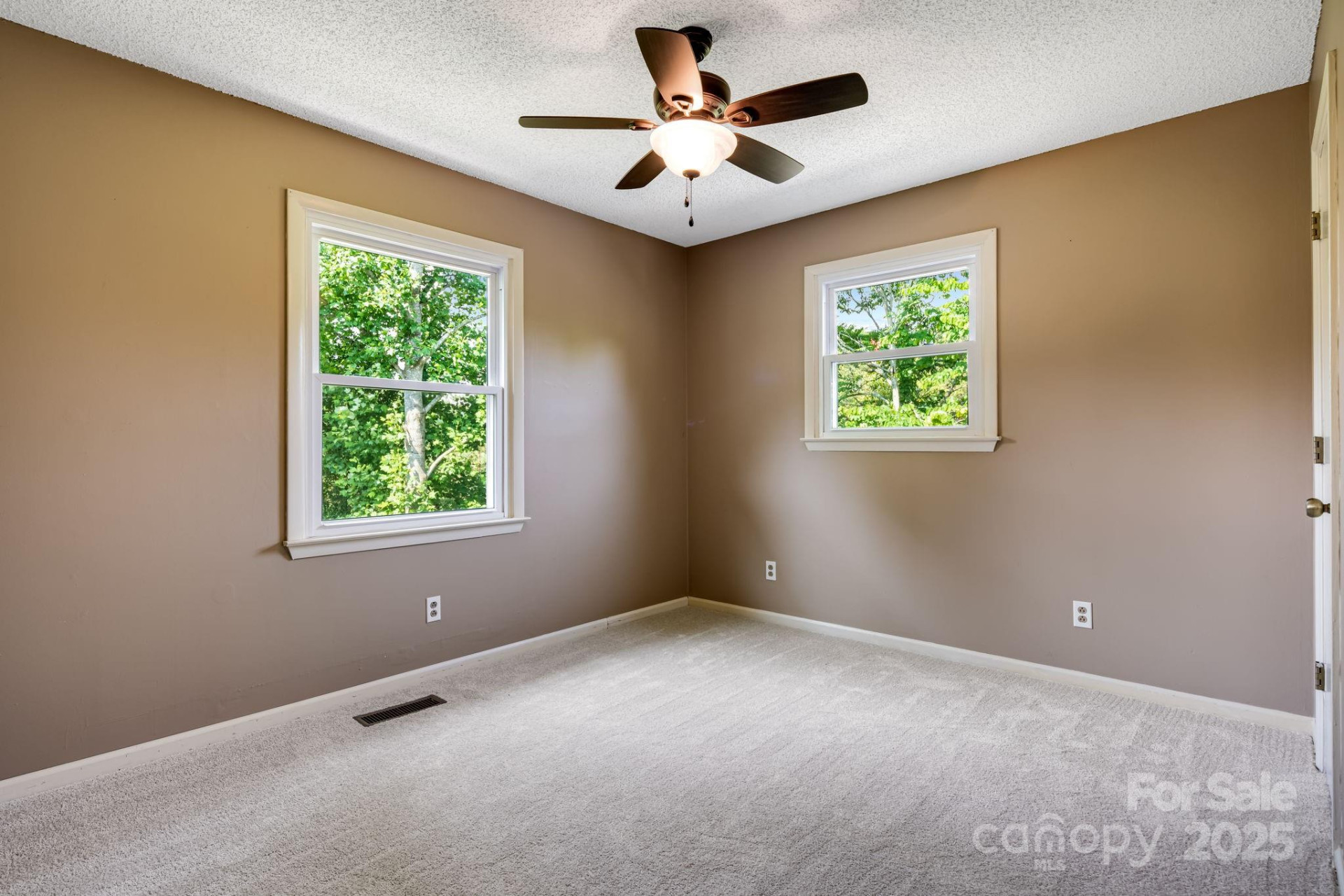 1360 Jupiter Road - Photo 15