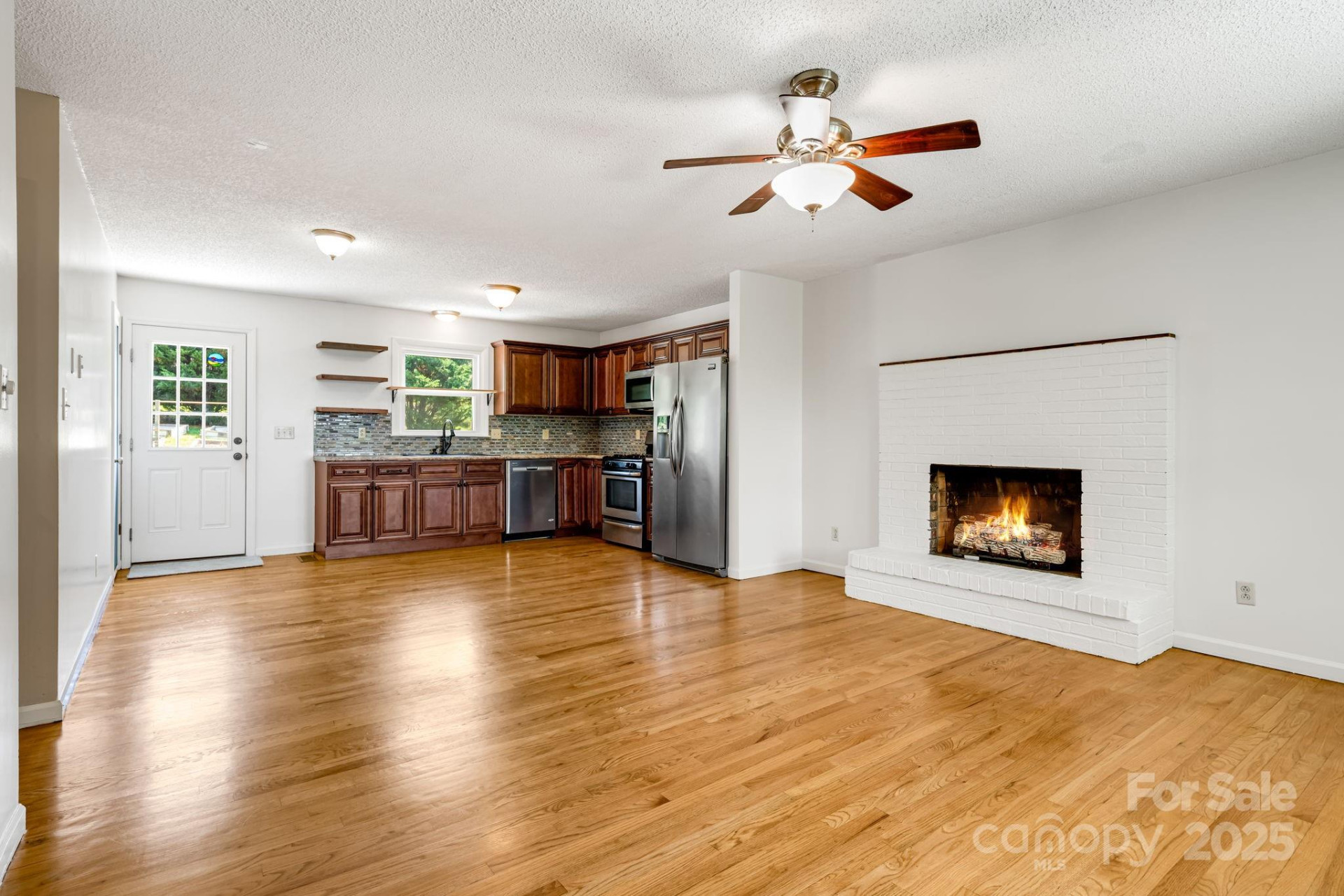 1360 Jupiter Road - Photo 6