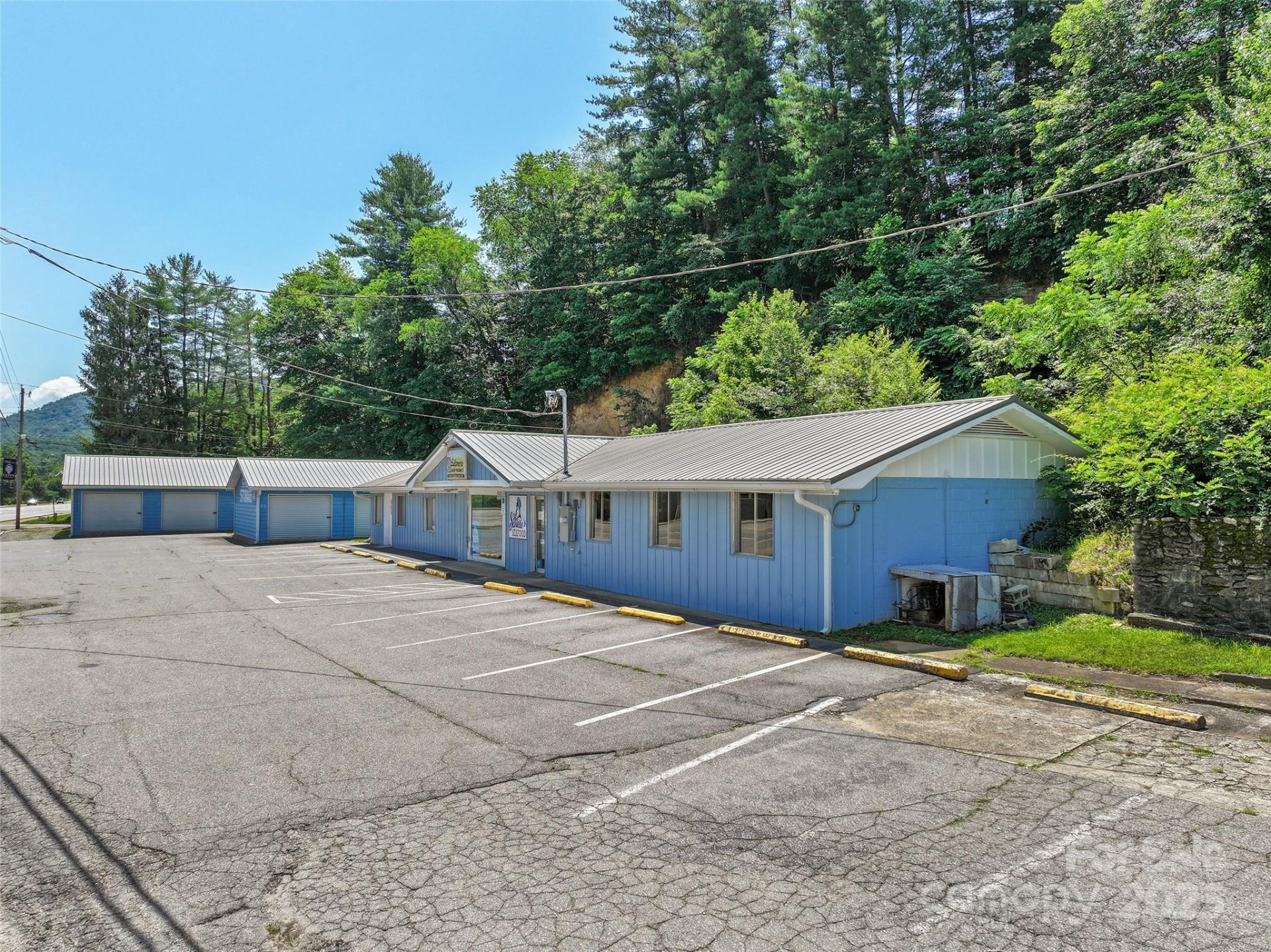 8275 Carolina Boulevard