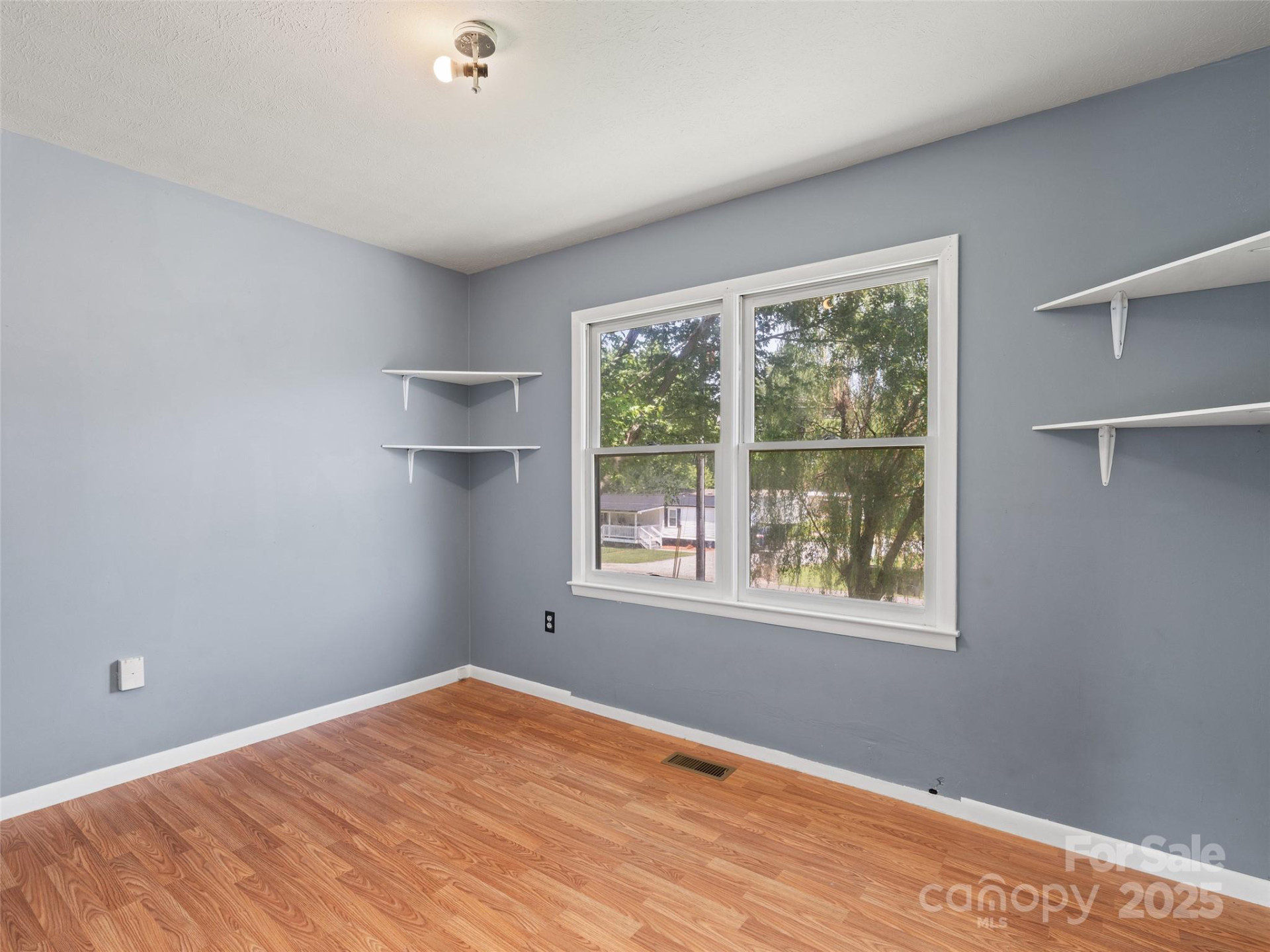 228 Hyatt Street - Photo 11