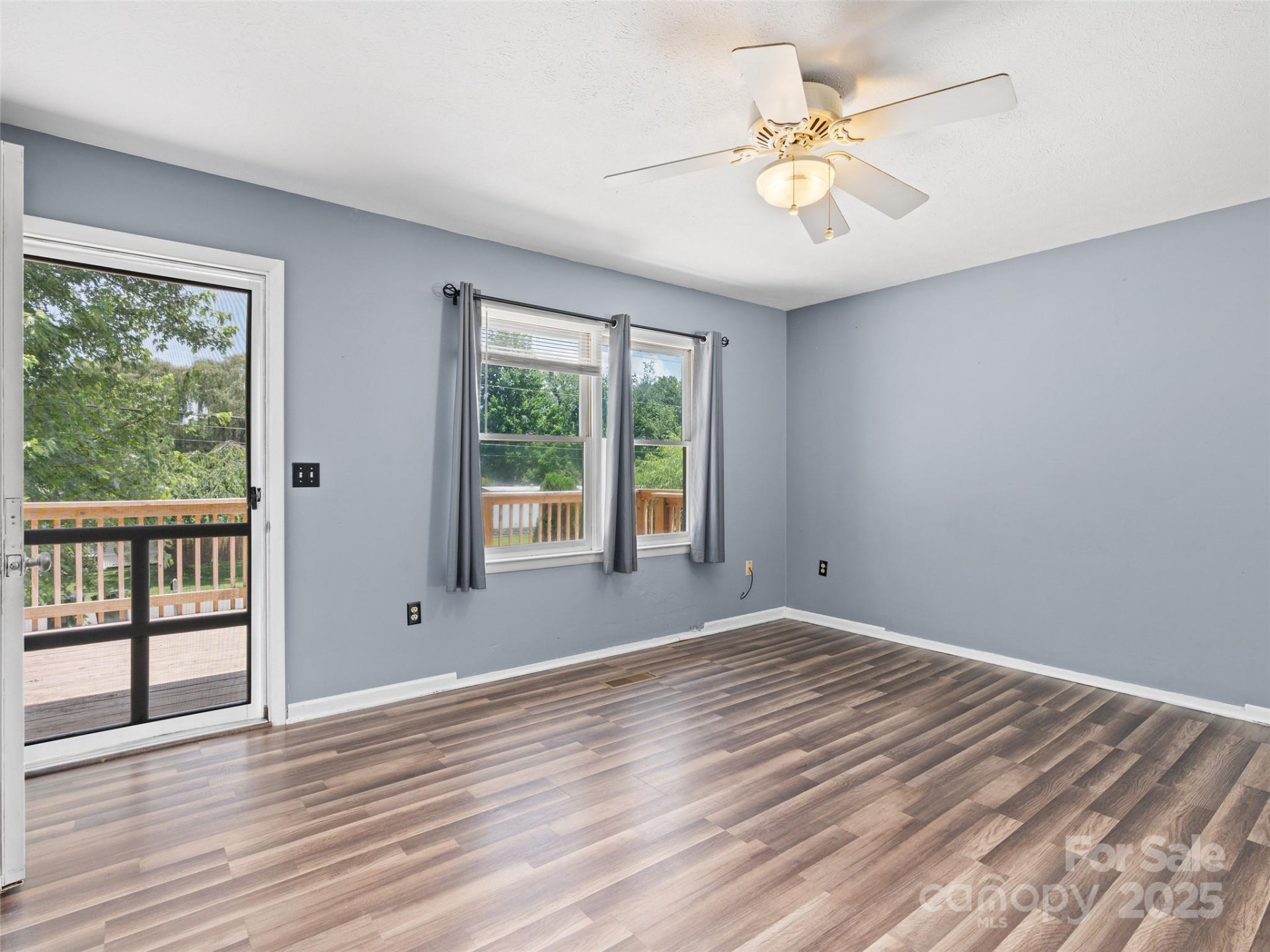 228 Hyatt Street - Photo 4