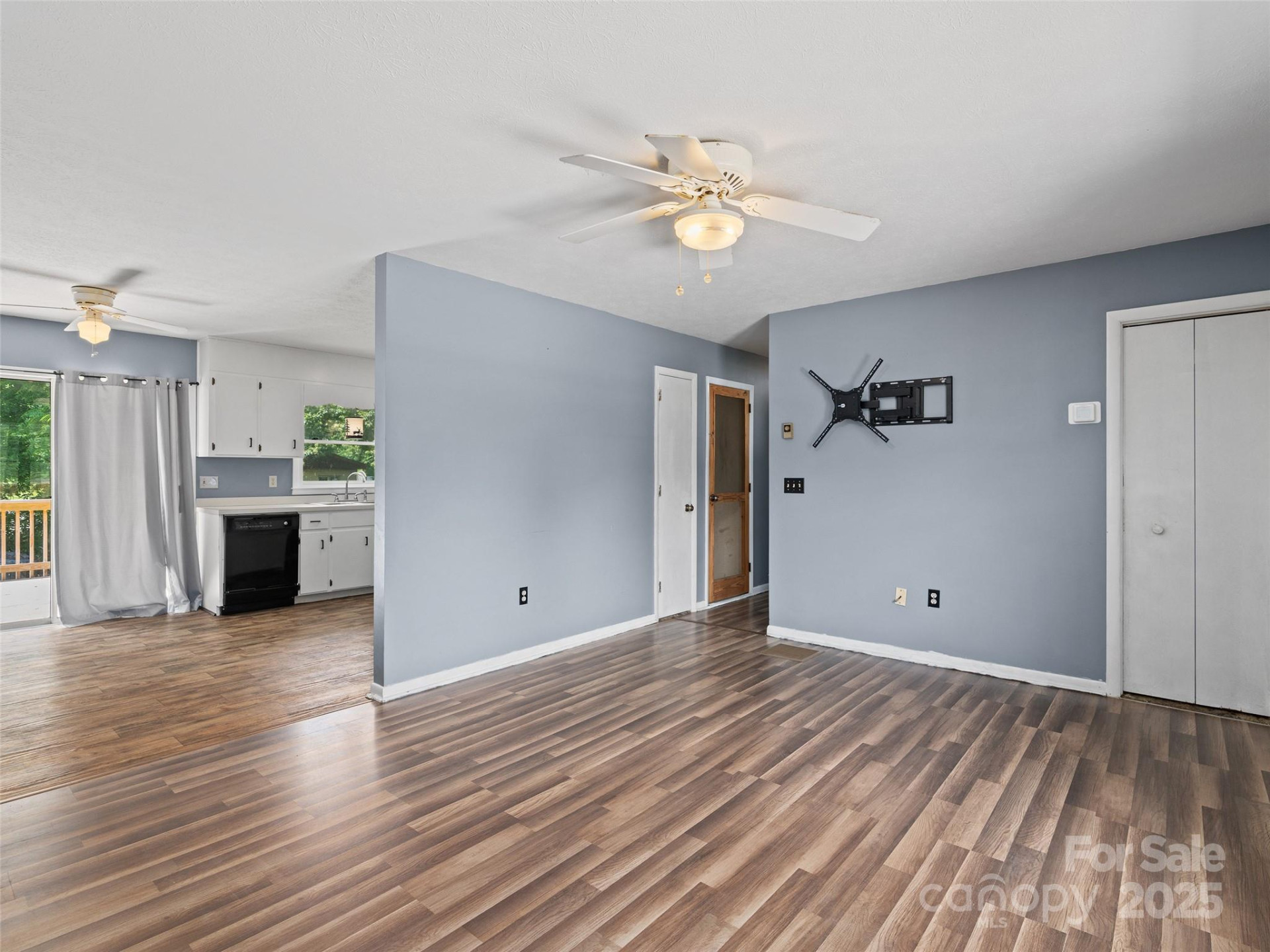 228 Hyatt Street - Photo 5