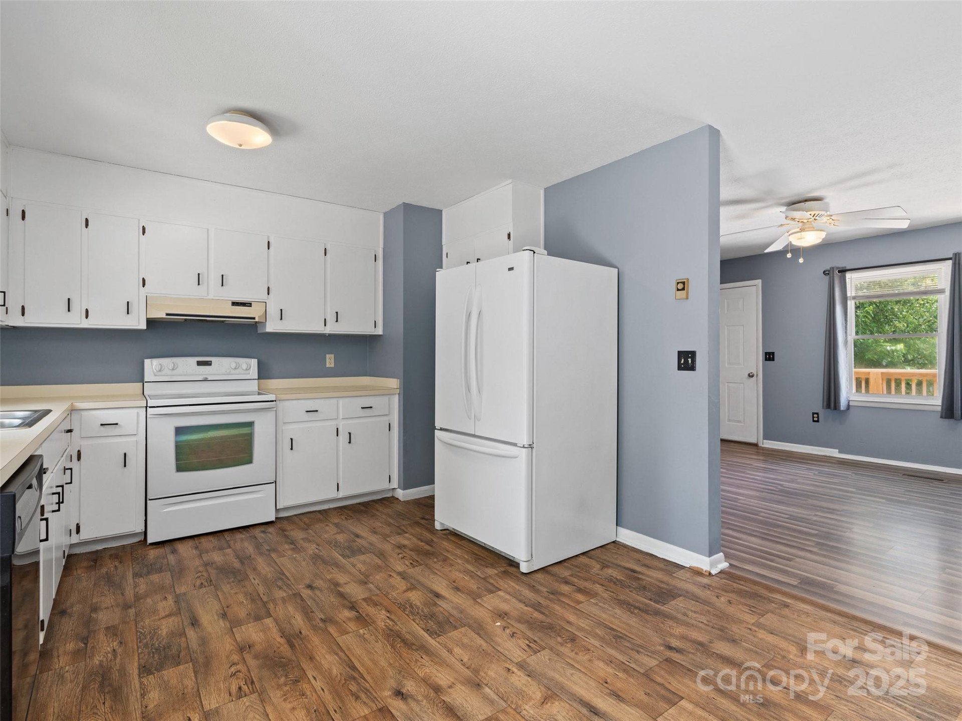 228 Hyatt Street - Photo 6