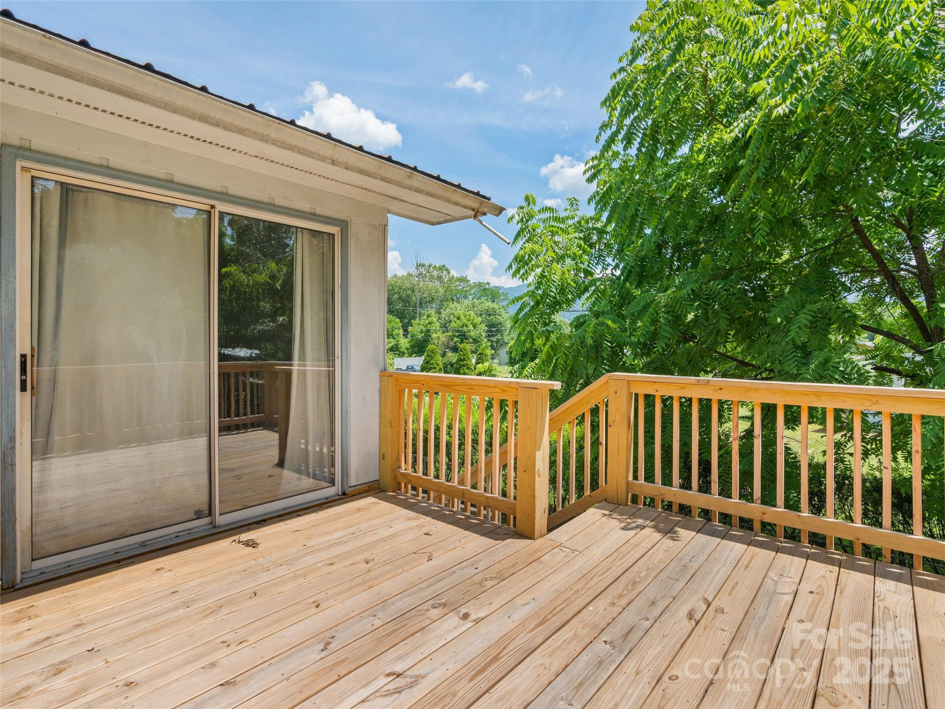 228 Hyatt Street - Photo 8