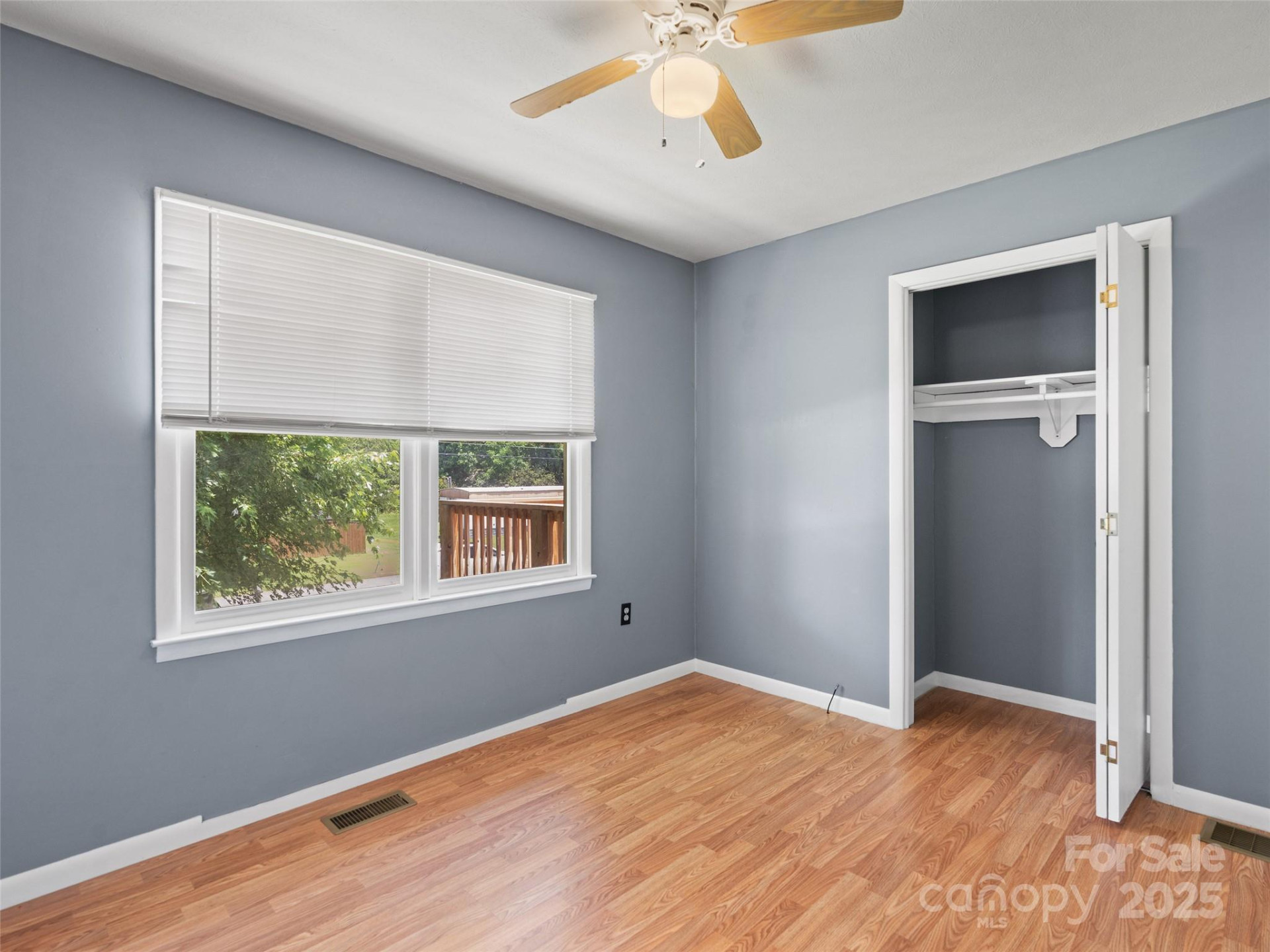 228 Hyatt Street - Photo 9