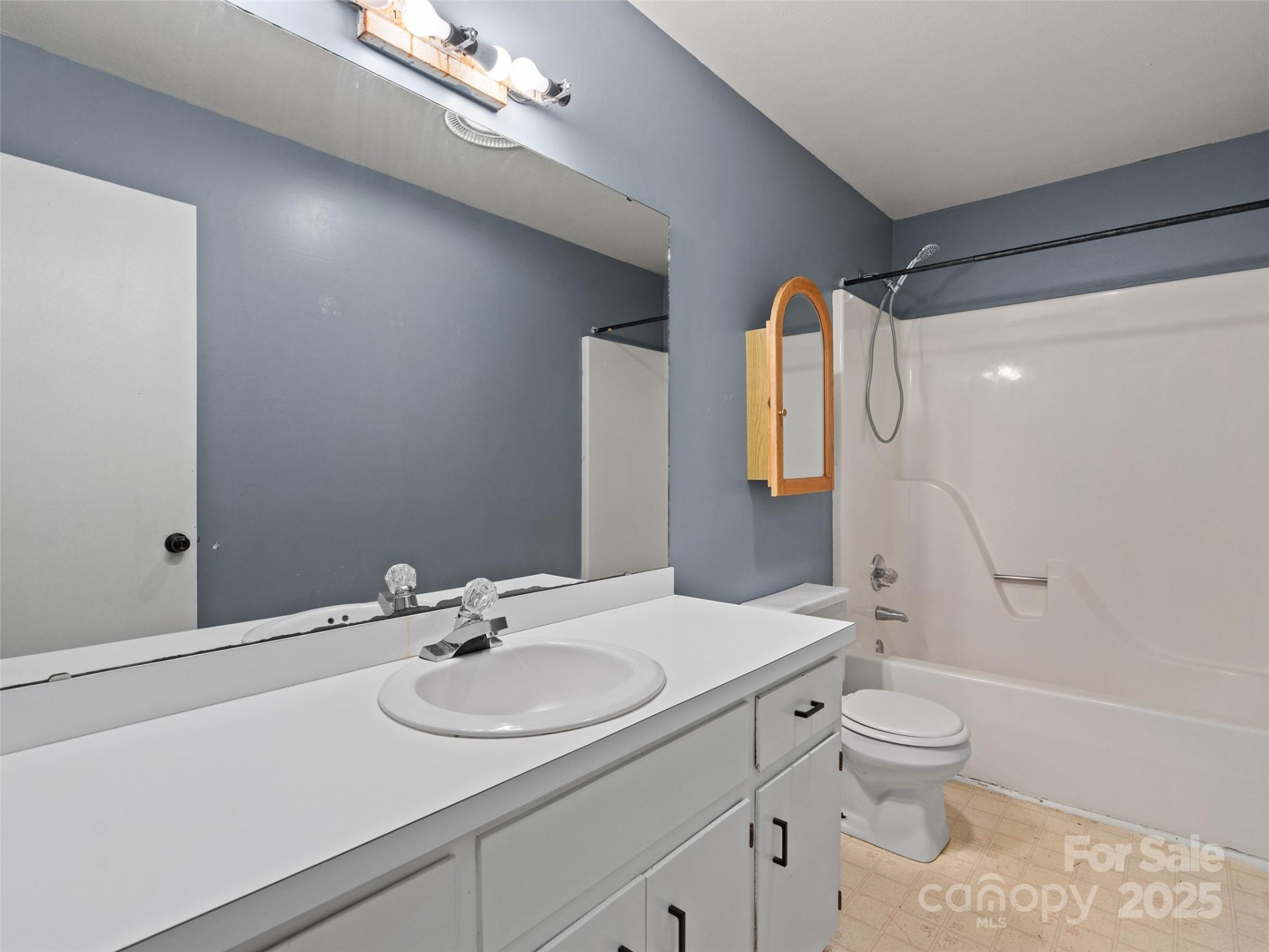 228 Hyatt Street - Photo 10