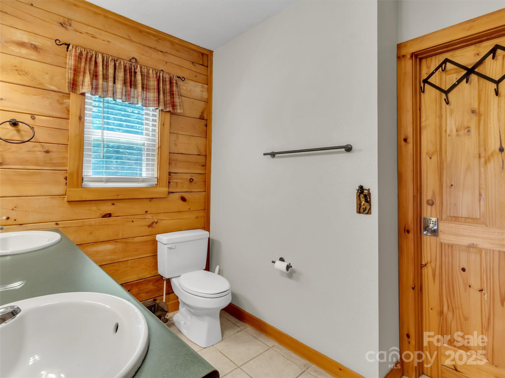 1064 Point Of View Drive - Photo 16