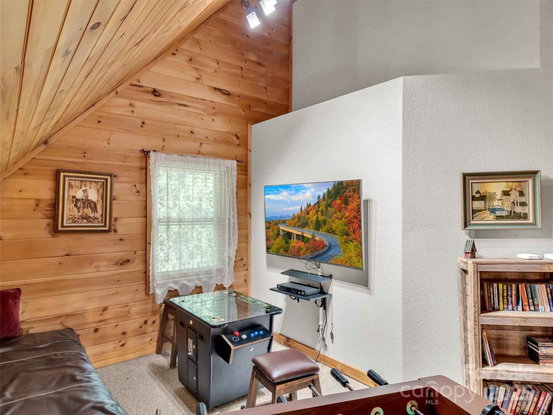 1064 Point Of View Drive - Photo 21