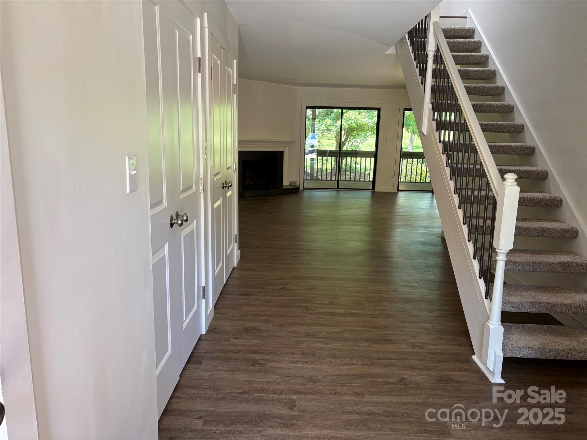 609 Crowfields Lane - Photo 5