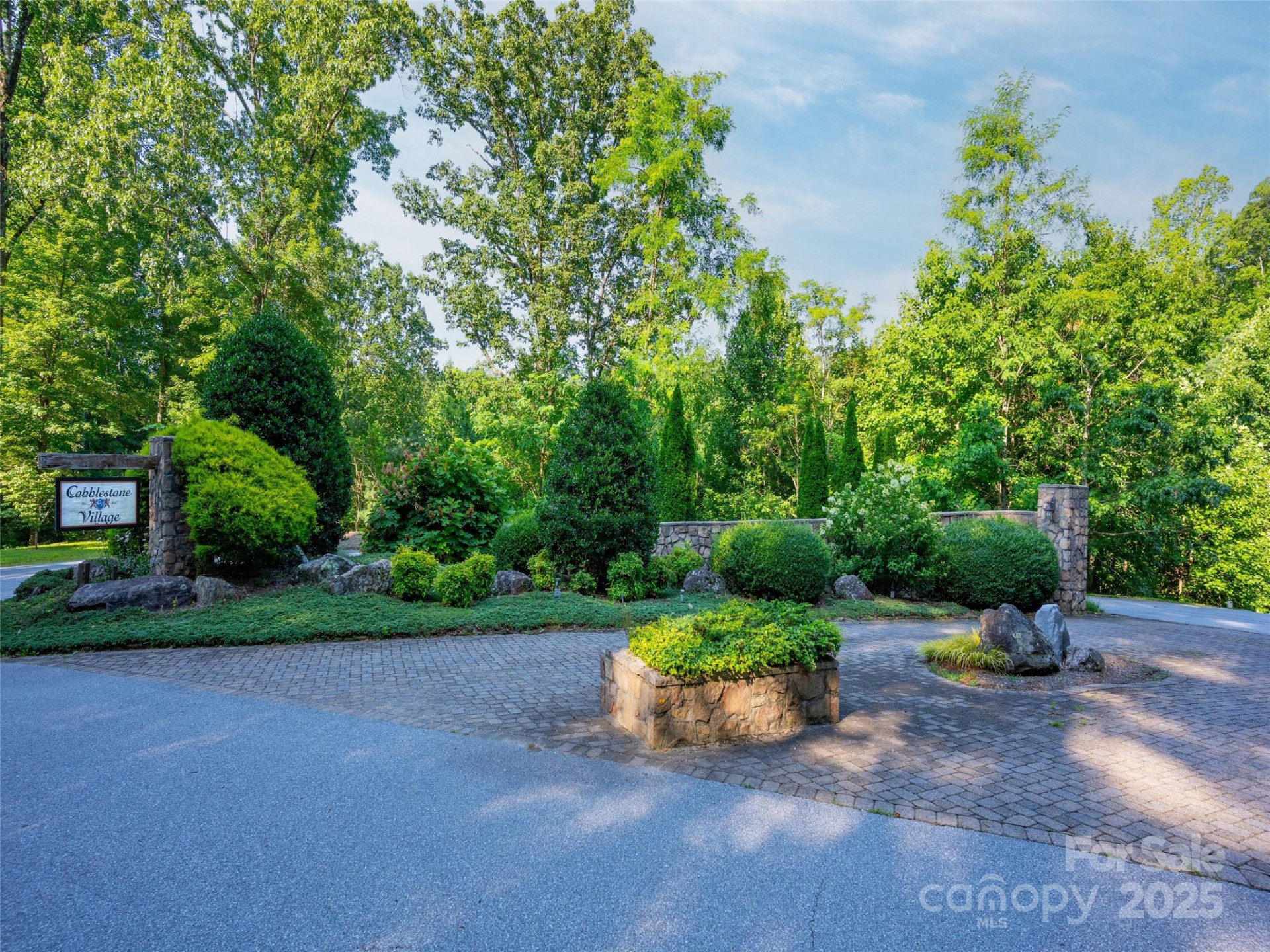 611 Falkirk Way - Photo 2
