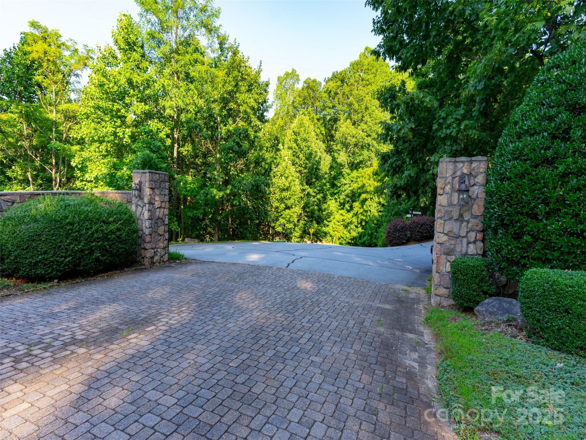 611 Falkirk Way - Photo 3