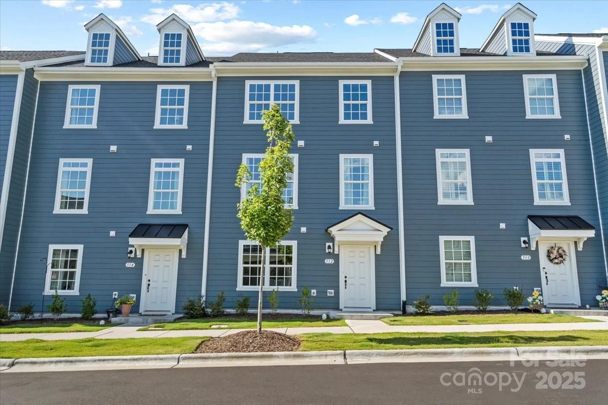 512 Whitehall Circle - Photo 2