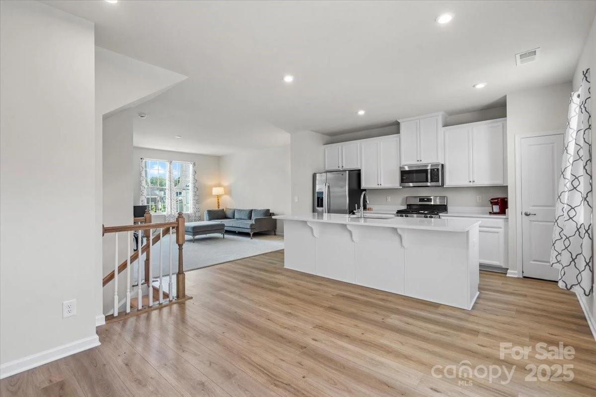512 Whitehall Circle - Photo 11