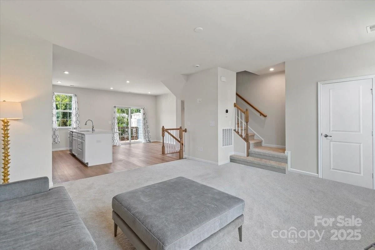 512 Whitehall Circle - Photo 17