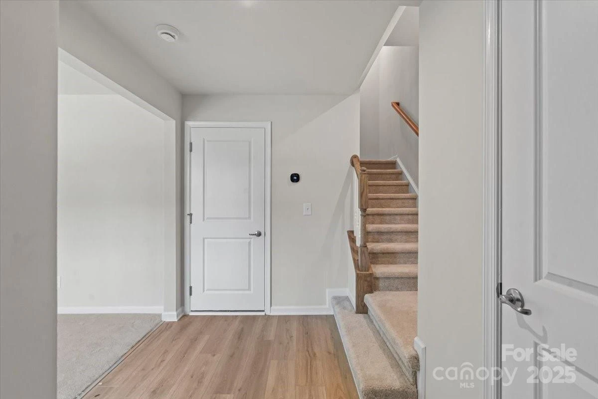 512 Whitehall Circle - Photo 5