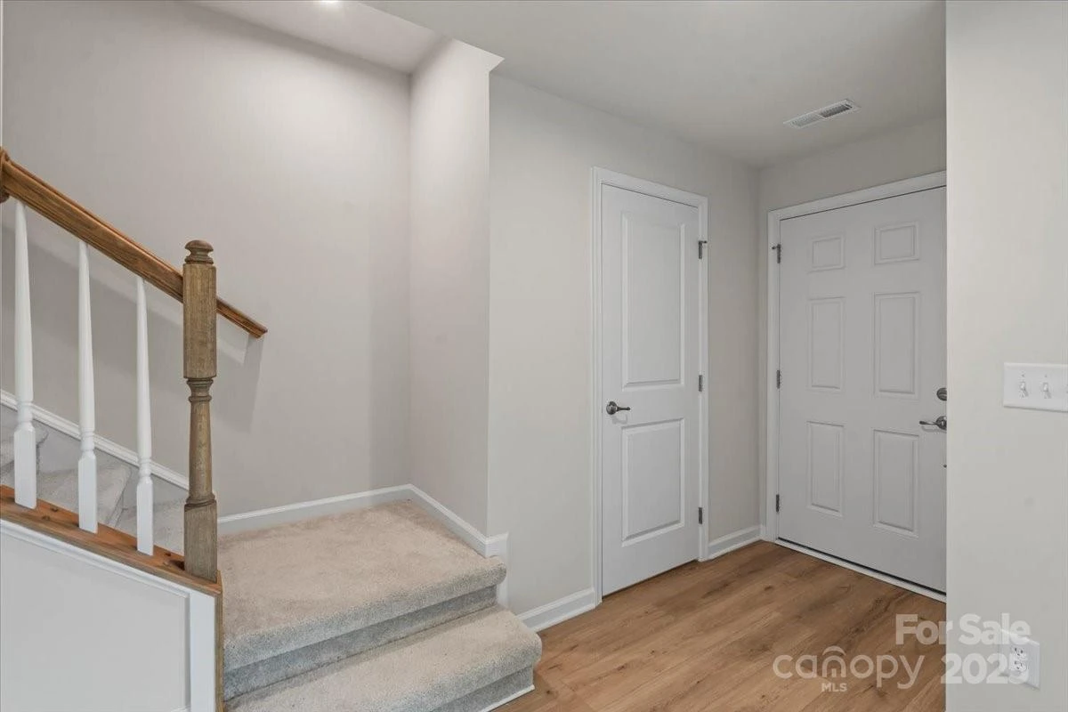 512 Whitehall Circle - Photo 6