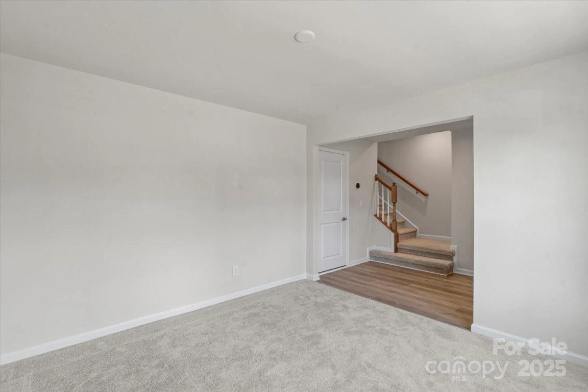 512 Whitehall Circle - Photo 8