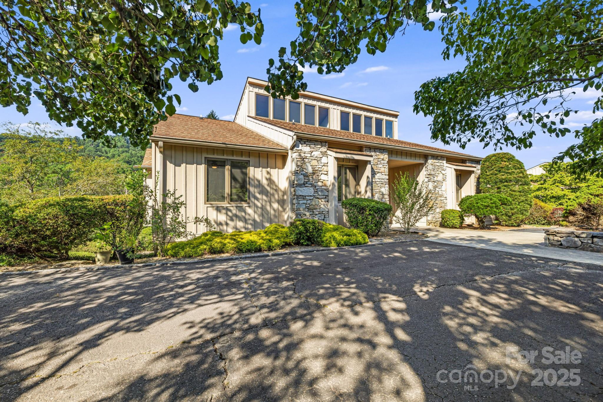 25 Westridge Court