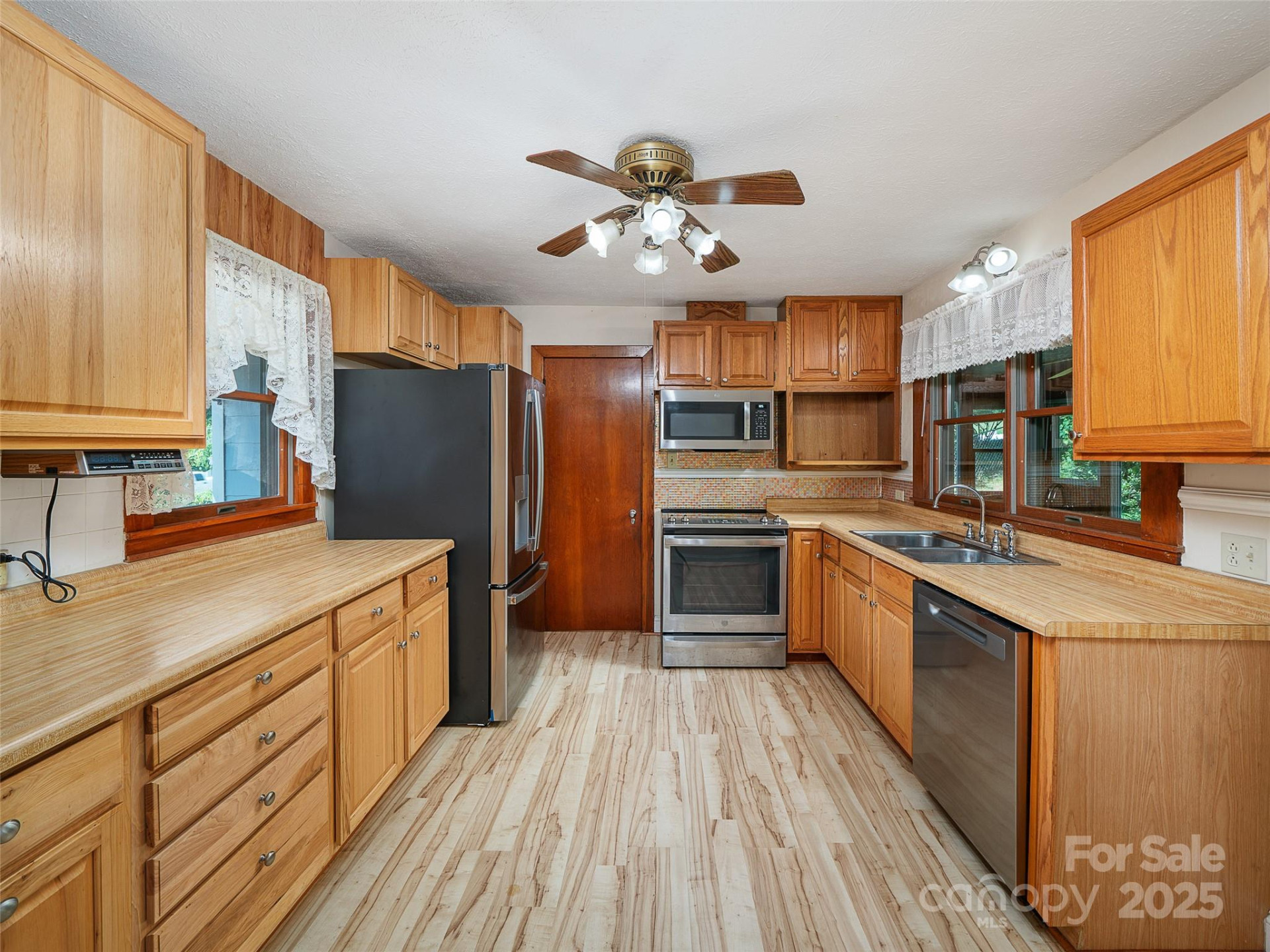 12 Robertson Street - Photo 11