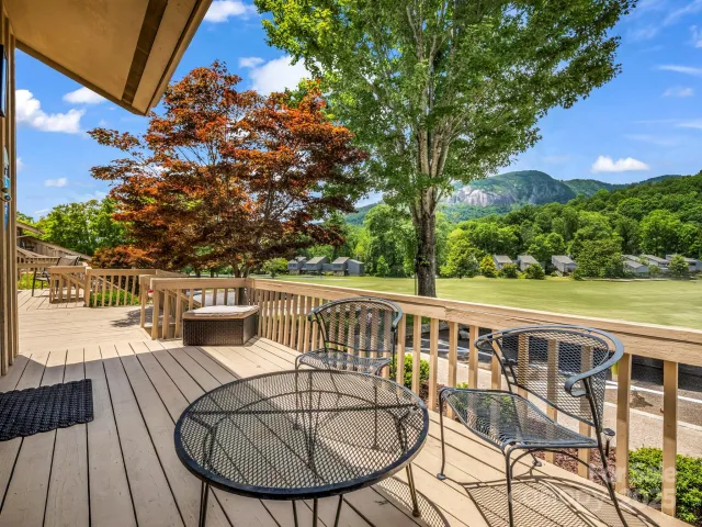 140 West Lake Drive