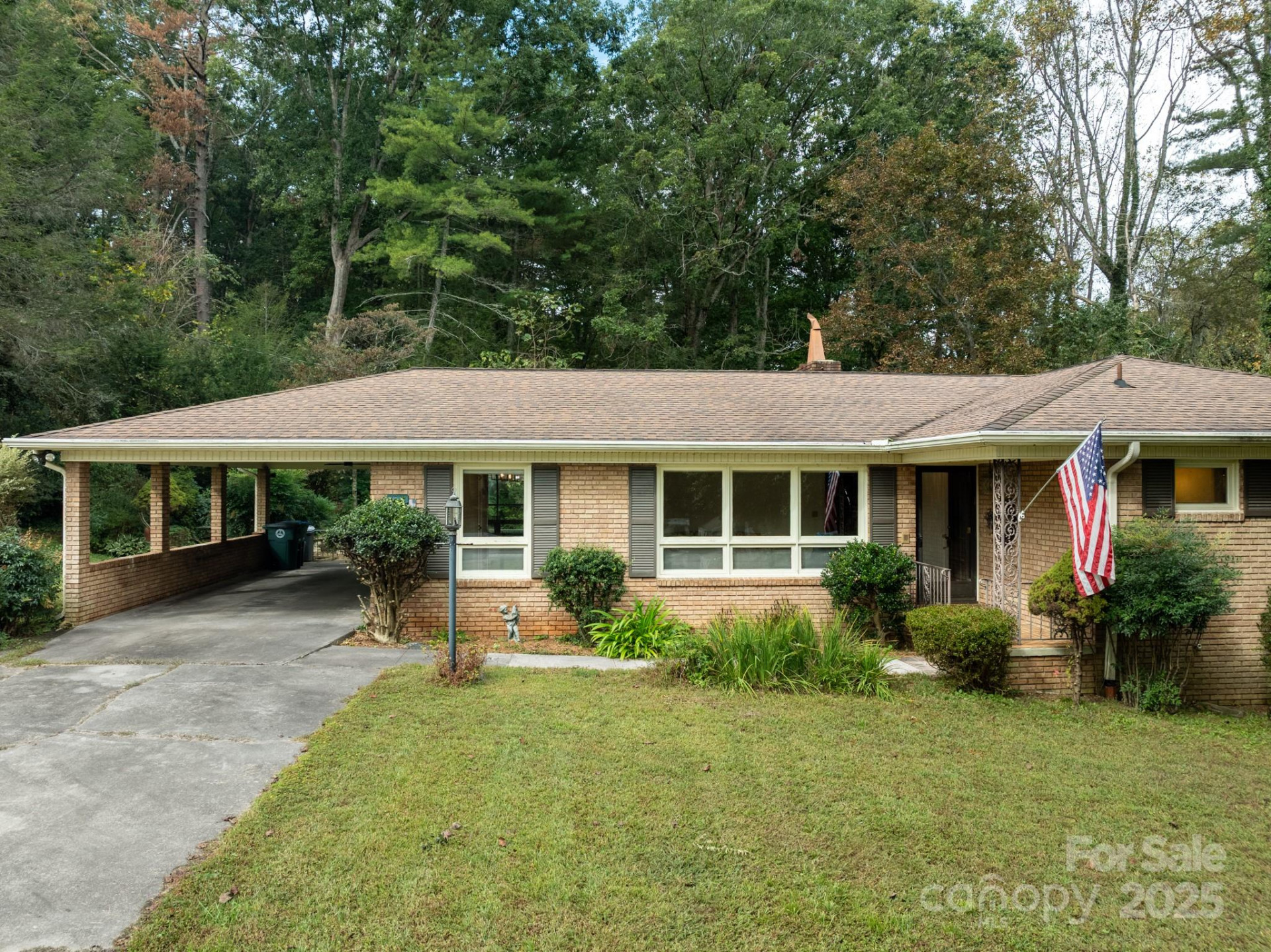 3321 Hollyhill Circle