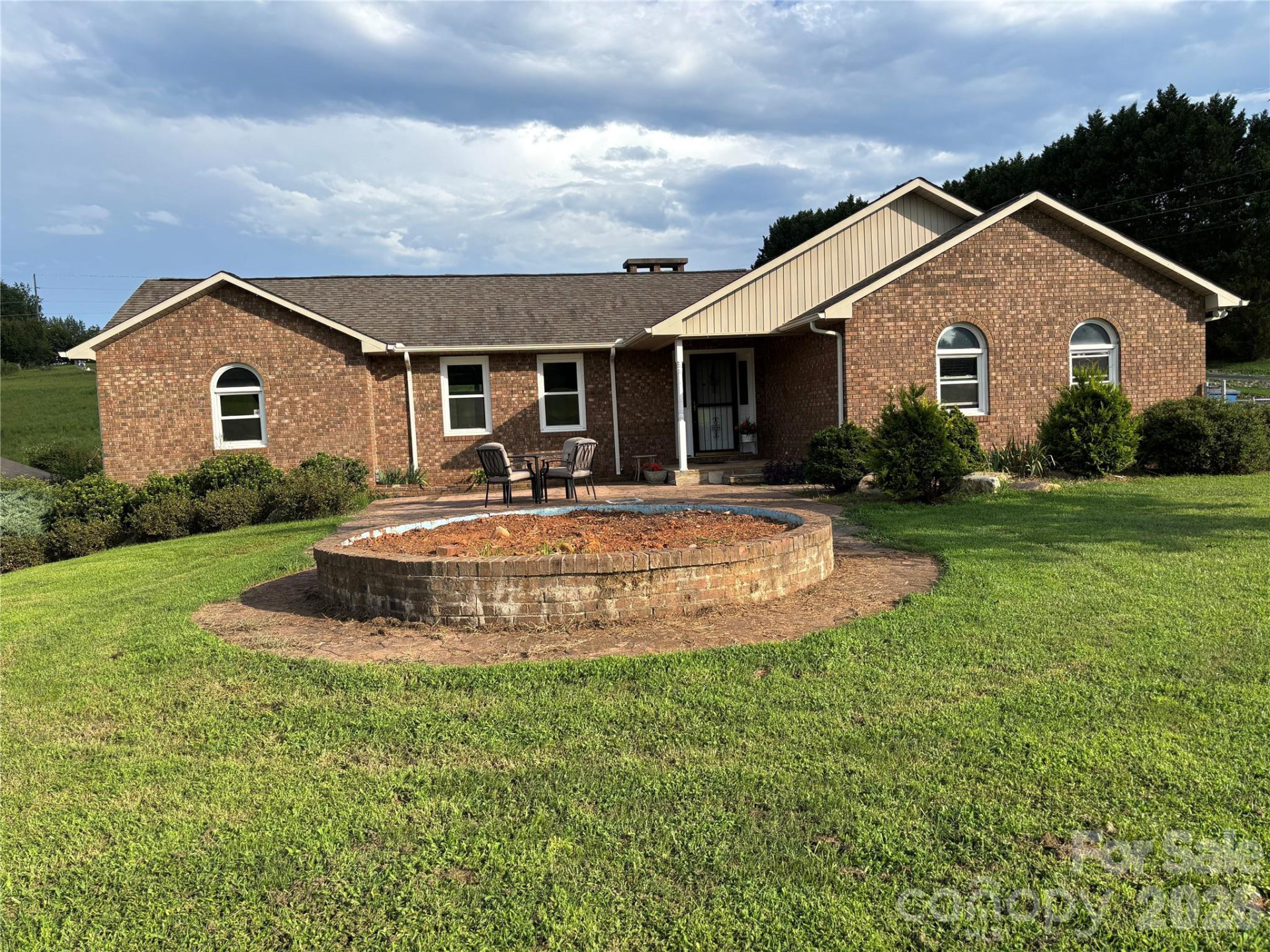 1633 Jamestown Road - Photo 2