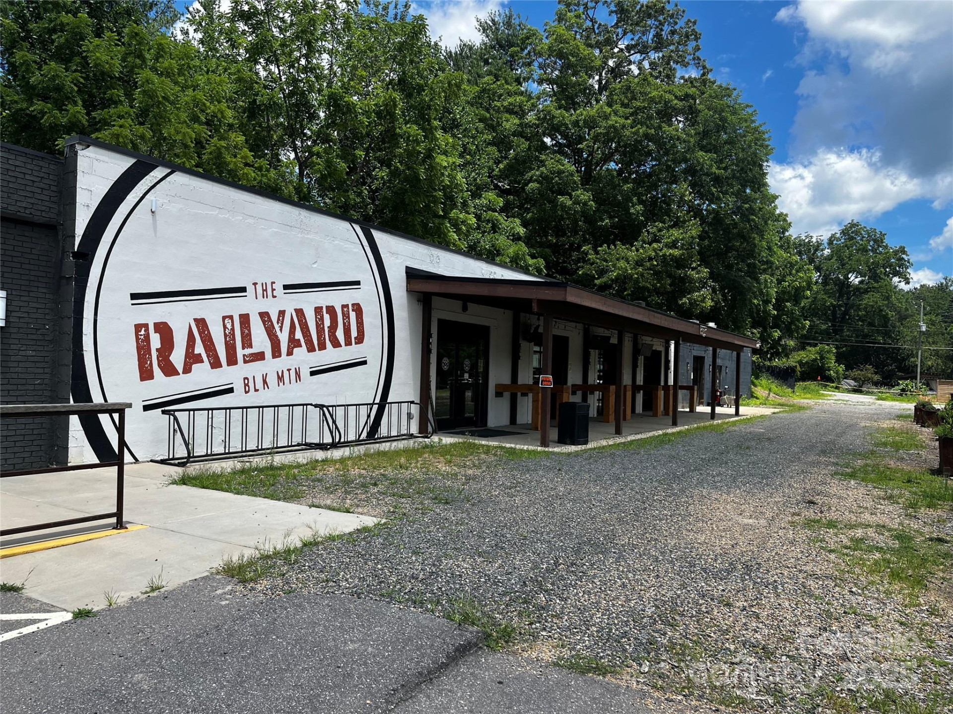 141 Ridgeway Boulevard - Photo 2